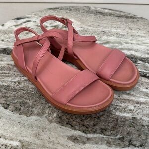 NWOT ECCO Flowt Pink Leather Sandals, Comfort, Strappy, Sport Sandals, Flat
